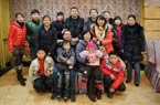 5名男子替同学尽孝16年