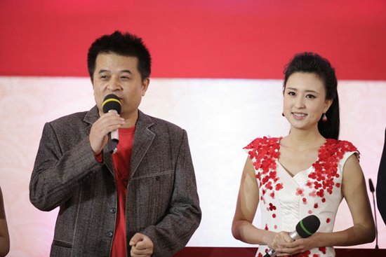 主持人毕福剑、张蕾