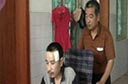 六旬老哥7年照顾弟弟