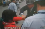 彪悍女小販滿街追打城管