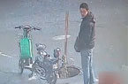 過路小伙堅守無蓋井