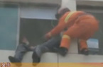 英勇"推脸哥"救下殉情男