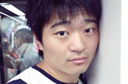 曝牛群28岁儿子近照