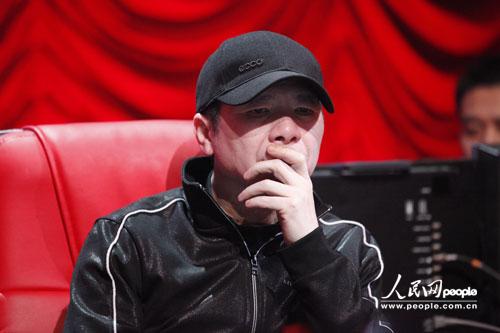 冯小刚亮相央视《我要上春晚》人气王评选录制现场。