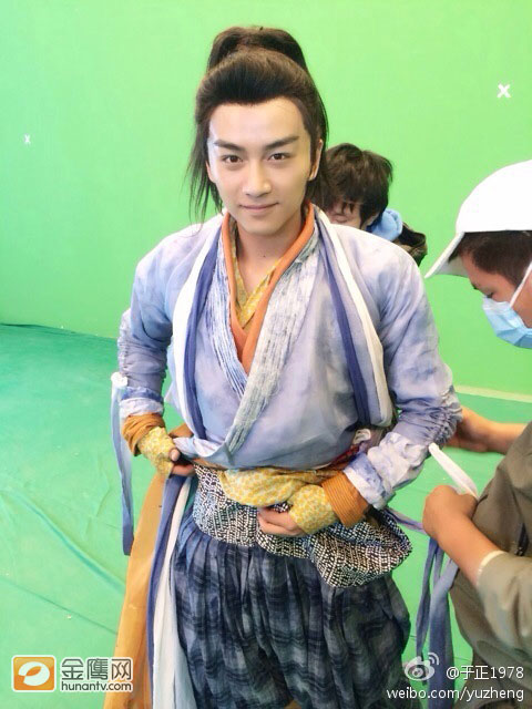 新《神雕》曝杨康梅超风花絮照(资料图)