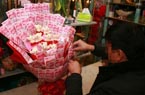 “土豪”订制万元花束求婚