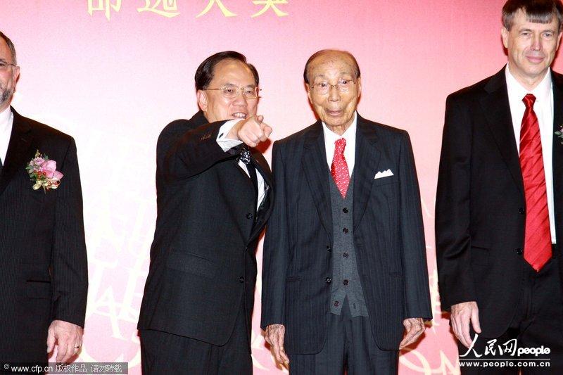 图为2010年9月28日,香港,邵逸夫出席邵逸夫奖2010颁奖典礼。文迪/CFP