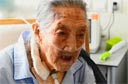 百岁老人做气管切开术