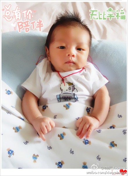 李好郭晓敏感恩相恋十周年 爱子最新照曝光