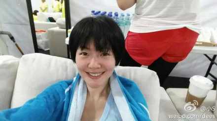 小S晒素颜跑半程马拉松照 网友调侃"红屁股"抢镜