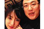 央视主持李蜜晒与老公合影