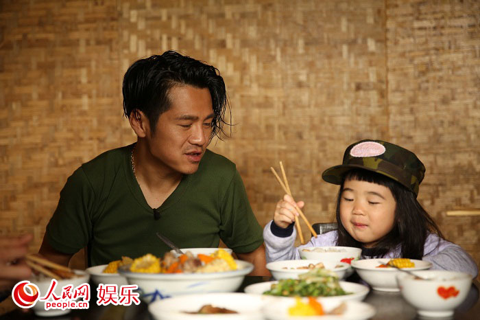 《爸爸去哪儿》妈妈惊喜现身 曹格流泪撒娇