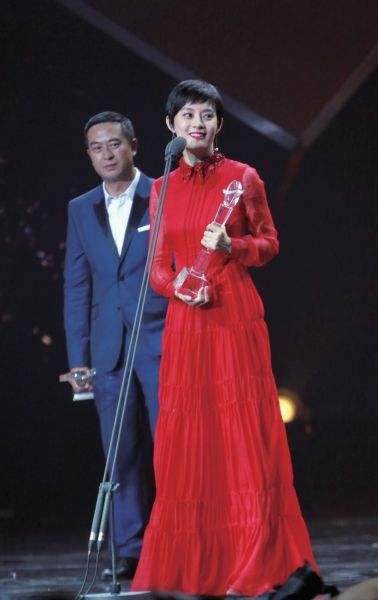 张嘉译和孙俪领奖