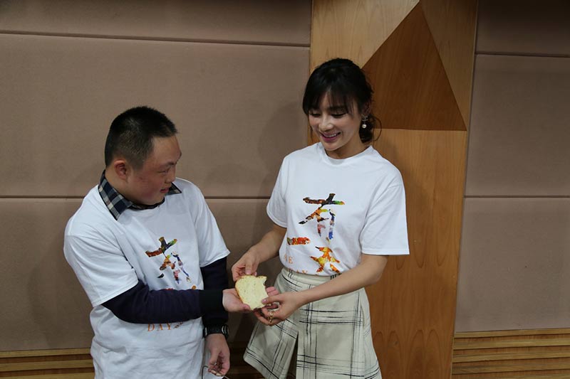 ��Ѹ�췫����һ�졷��׷�� ���֡��"��ȹ����Ӱ"
