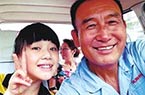 微笑"的哥"合影万人