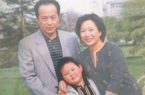 罗京早年全家福曝光