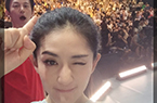 谢娜晒自拍何炅做鬼脸抢镜