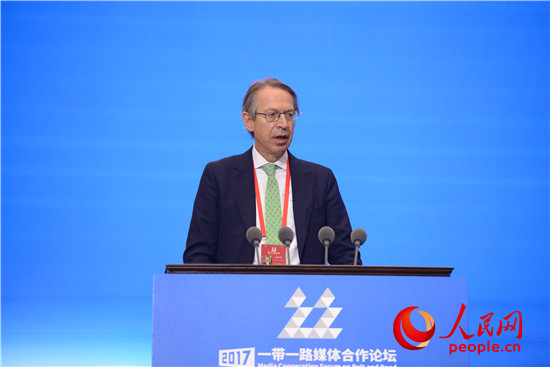 西班牙埃菲社社长何塞·维拉致辞